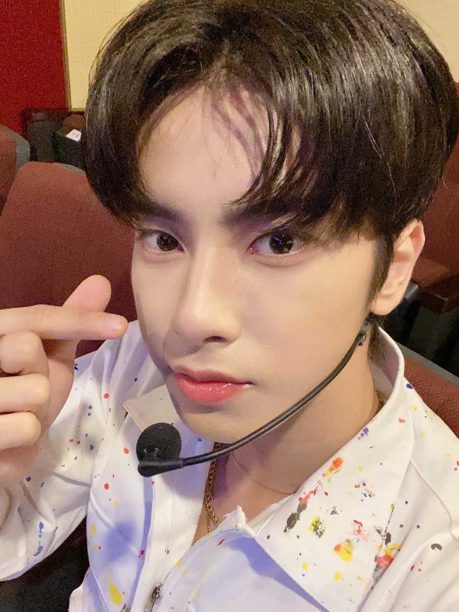 HORI7ON_twt's tweet photo. [🐶] I just wanna say thank you so much for coming to our performance today anchors and Im so happy to see you again I hope you guys enjoyed our performance at KIDZANIA and during our BUSKING! 😊💕

#HORI7ON #호라이즌 #KYLER #카일러 https://t.co/cuwmkQtyEd