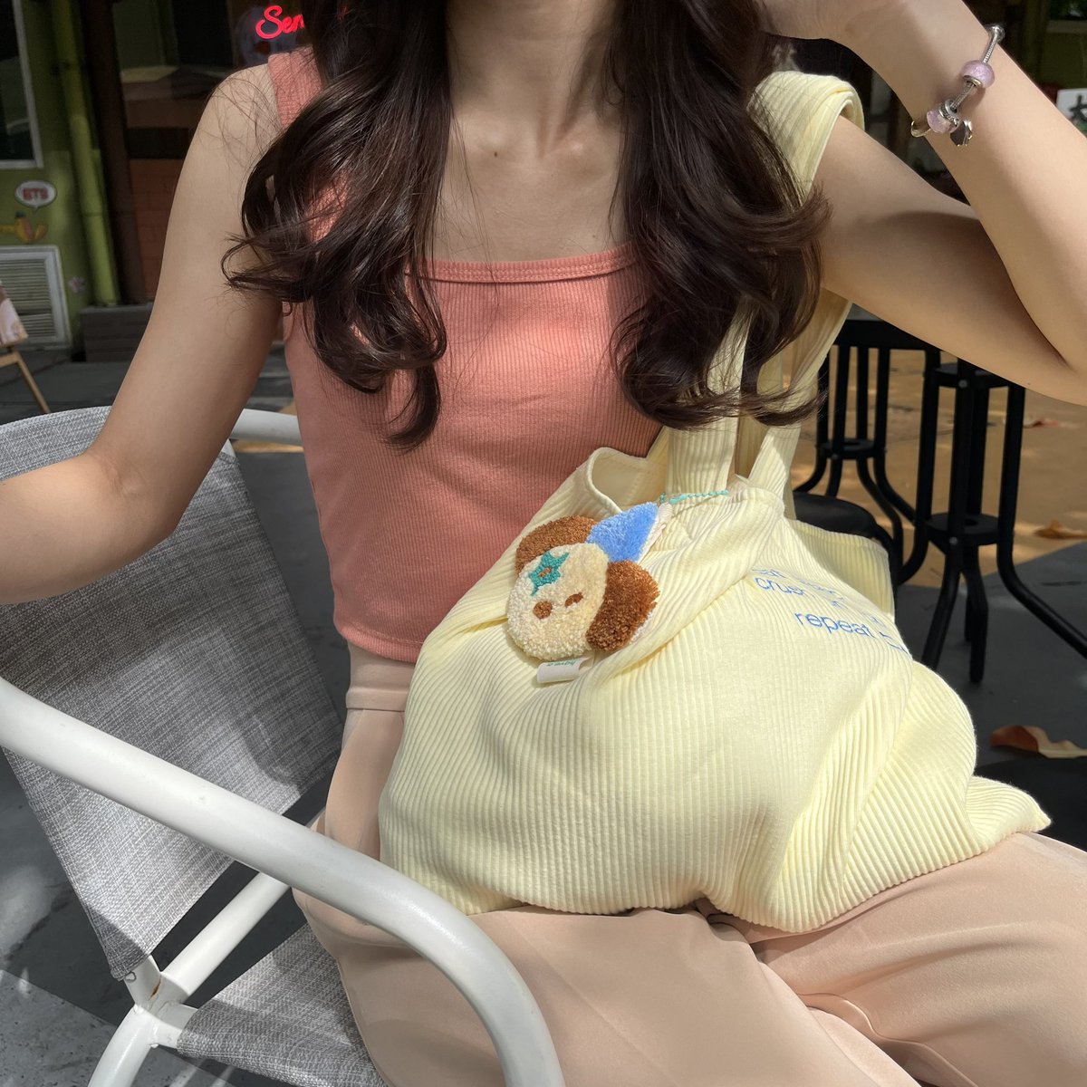 ifeelsopeach's tweet photo. ถุงผ้าของร้าน what project น่ารักเกินไปมาก 🌼🥕 ไม่ผิดหวังที่เลือกสี yellow corn มาเลย ละมุนสุดๆ ㅠ_ㅠ ใส่ของได้เยอะมากก ยัดทุกอย่างลงไปได้หมด ผ้านุ่มม สะพายไม่เจ็บไหล่ 🥯🥣🍐 https://t.co/WFJ3lvXNzF