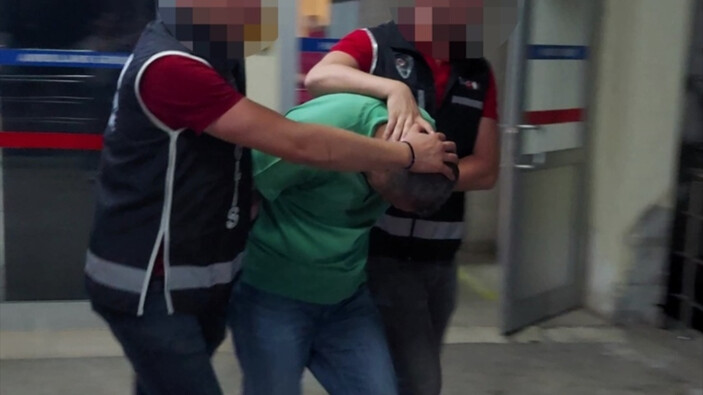 sevincozarslan's tweet photo. Yargıtay'dan ihraç edilen tetkik hakimi Necmeddin Özmen, bugün Ankara'da ters kelepçe yapılarak azılı katil gibi tutuklandı. AİHM'in 1000'den fazla hakim-savcının özgürlük hakkının İHLAL edildiğine dair kararları var. Tabi bunlar umurunuzda değil, keyfinizin hukuku geçerli çünkü. https://t.co/alhyUsOIIS