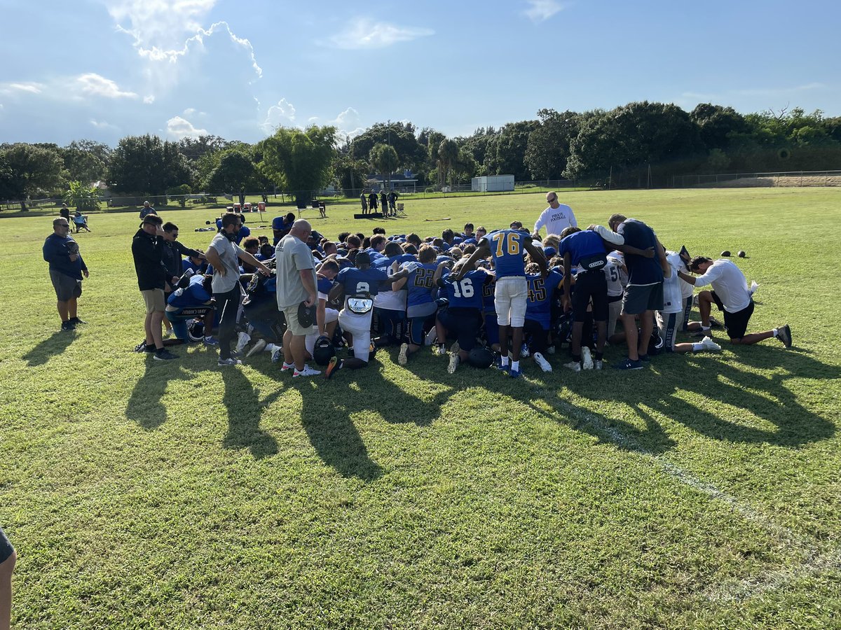 RealCoachHarvey's tweet photo. Great work and great times at our joint practice with @StEdsVero football! Appreciate the collaboration @Coach__Scho @j_antosh @CoachGroody17 @BDeBula @airmelt @R_ONeill23 @CoachTVold @CoachJMolina #HookEmRamsπ€ #SwingEmπ‘οΈ https://t.co/VAT3ri4rJI