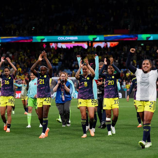 empanadaftaji's tweet photo. Juega como niña, corre como niña, defiende como niña, siente como niña, gracias, gracias por esto, lo dieron todo siempre, son unas cracks, son magia pura, gracias por tanto fútbol y tantas alegrías, son unas reinaaaaas, las amamos un montón hpta 🇨🇴🇨🇴🇨🇴🇨🇴🇨🇴 https://t.co/3vIqHEnrHV