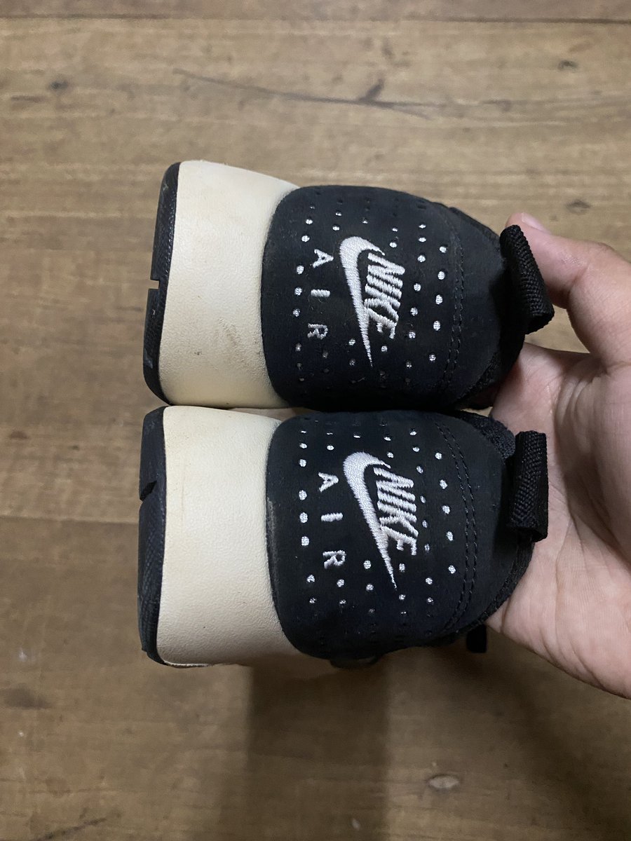 su_preemlukr's tweet photo. ส่งต่อรองเท้า Nike แท้🖤🤍*ꕀ˚ ༘
Size :  36.5 ( 23 cm ) 
Price : 280฿ รสนะคะ

ไม่ค่อยได้ใส่เลยขายคับพร้อมโอนลดได้นะคะ💭❕

#ส่งต่อ #ส่งต่อเสื้อผ้า #ส่งต่อรองเท้า 
#ส่งต่อรองเท้ามือสอง #รองเท้ามือสอง #รองเท้ามือสองของแท้ https://t.co/I5vwacitQU