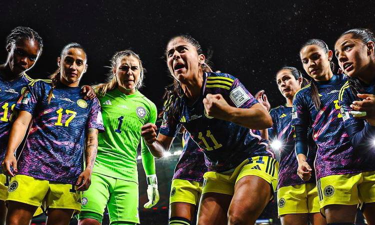 empanadaftaji's tweet photo. Juega como niña, corre como niña, defiende como niña, siente como niña, gracias, gracias por esto, lo dieron todo siempre, son unas cracks, son magia pura, gracias por tanto fútbol y tantas alegrías, son unas reinaaaaas, las amamos un montón hpta 🇨🇴🇨🇴🇨🇴🇨🇴🇨🇴 https://t.co/3vIqHEnrHV