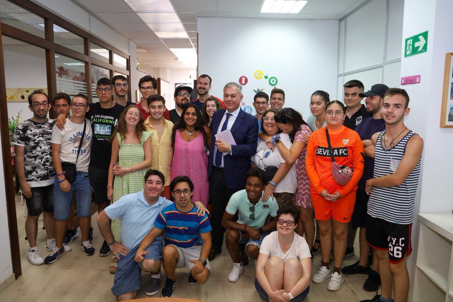 jlsanzalcalde's tweet photo. La juventud de Sevilla ✅ es un tesoro que entre todos debemos cuidar.

Voy a trabajar de manera incansable para que tengan en su ciudad un lugar para vivir, trabajar y prosperar.

Quiero que Sevilla sea una tierra de oportunidades para todos ellos. #DiaInternacionalDeLaJuventud https://t.co/mVXzy0v9nL