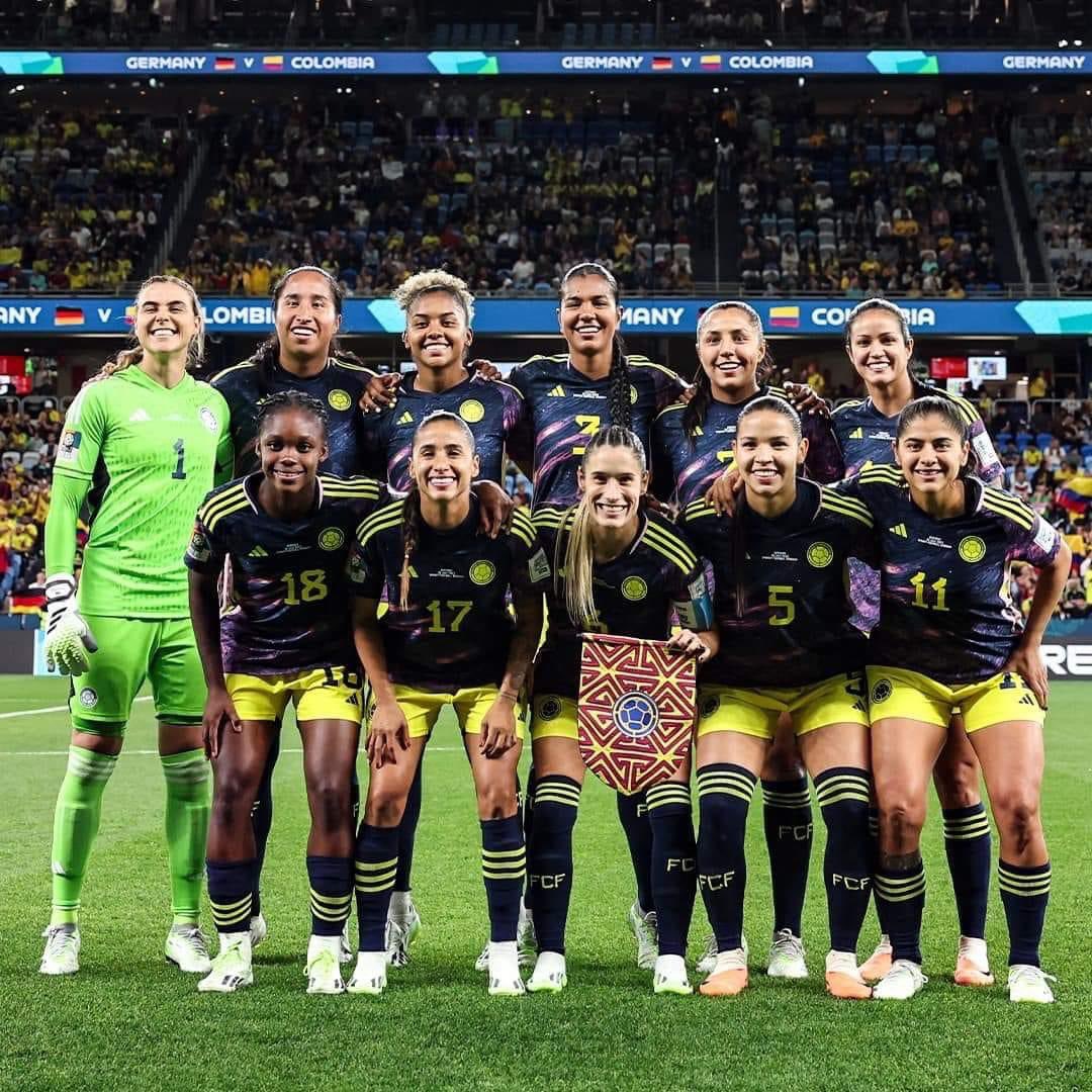 Gracias a la Selección Colombia Femenina por poner en alto la bandera de nuestro país, representando el carácter de lucha de la mujer colombiana. ¡Nos enorgullecen profundamente! 🇨🇴