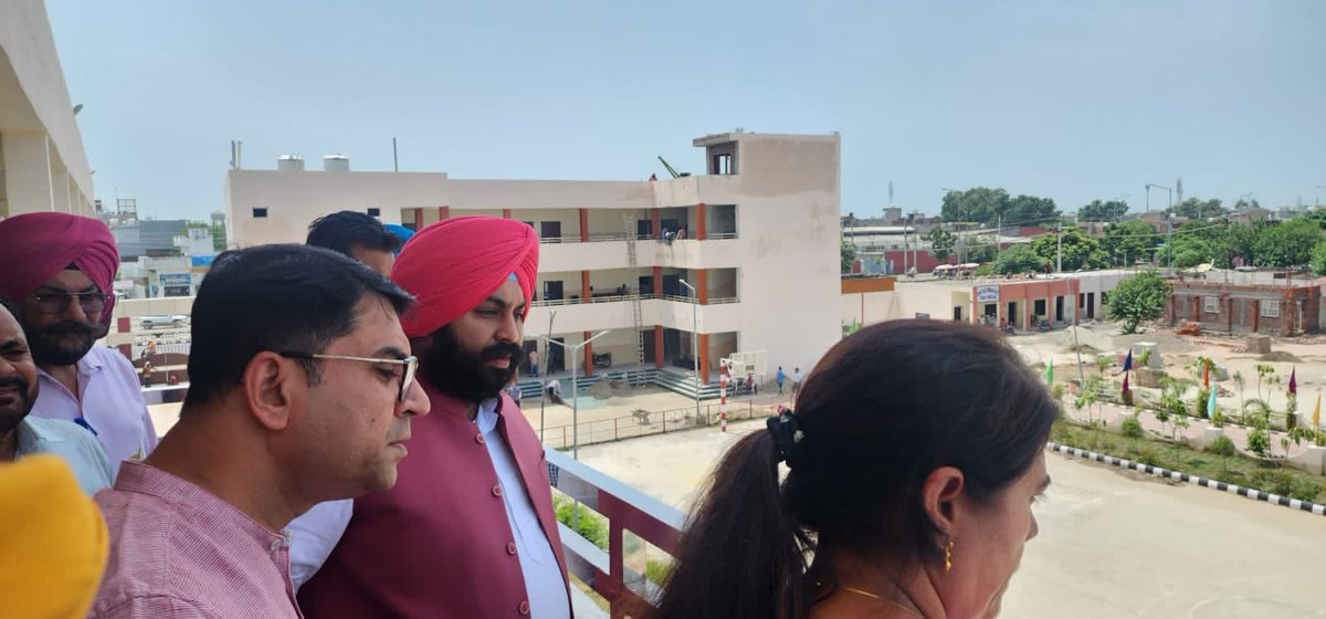 Inspected the School Of Eminence, Chheharta, Amritsar.  This is a dream project for me. 

 @msisodia sir visited this school in December last year and had a vision, we are trying our best to make this school so good that Manish Sir will be super proud. 

You can jail @msisodia ji…