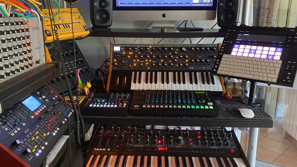 Studio time😁😁😁😁 #recordingstudio #techno #afrohouse #techouse #SynthesizerV