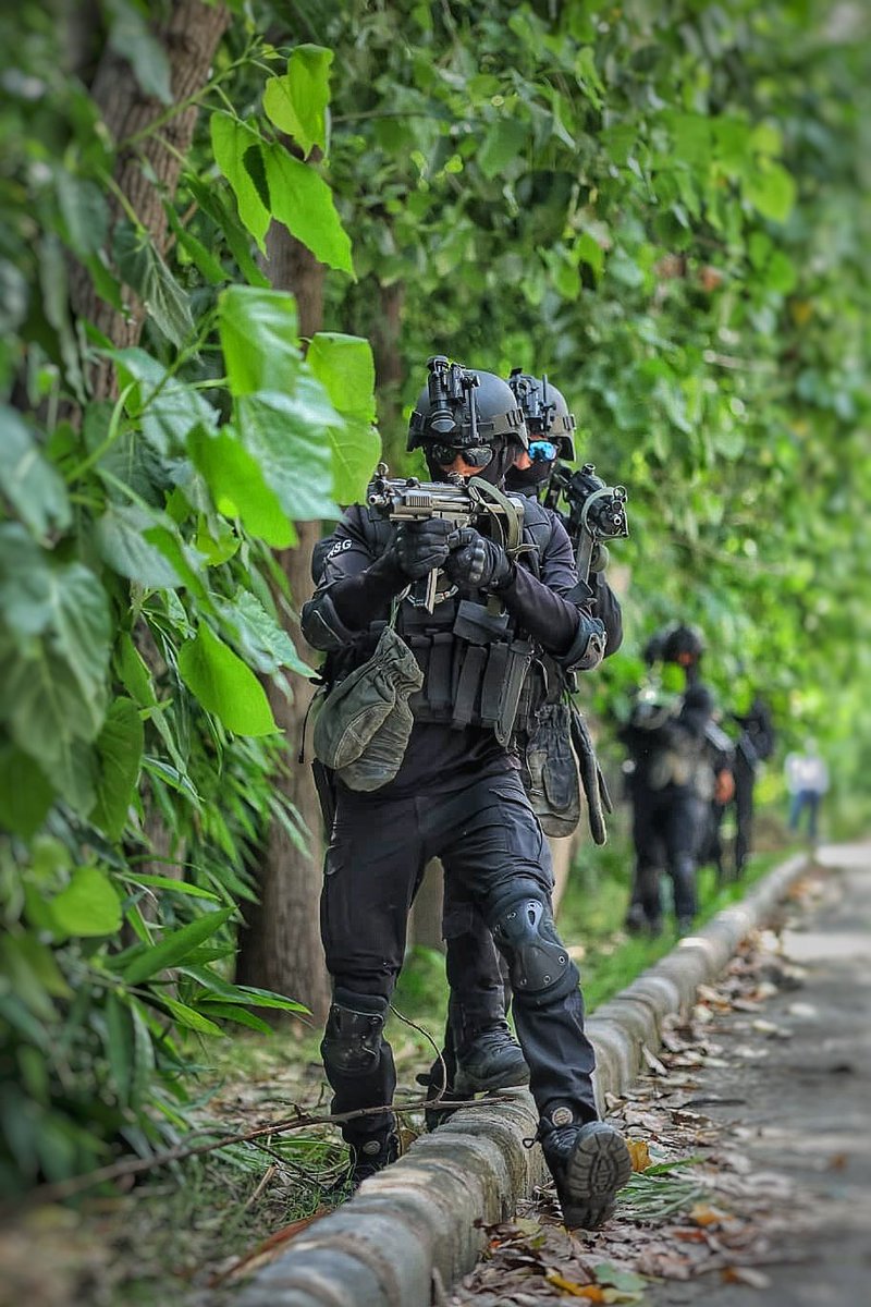 nsgblackcats's tweet photo. NSG conducted aerial insertion drills at multiple locations in Delhi to fine tune security preparedness for Independence Day and other upcoming international events.
Multiple contingencies were rehearsed involving other stakeholders to strengthen the response mechanism. https://t.co/kJBPERXtDx