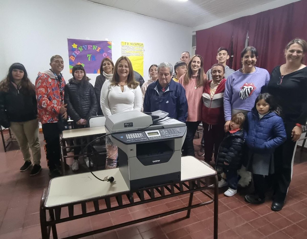 MarisaGarnica's tweet photo. Ayer por la tarde visitamos el #CEBJA que funciona en la #Escuela Lettry. Acompañando a vecinas del lugar que cursan ahí, quienes nos hicieron llegar la necesidad de tener una impresora. Desde entonces pusimos en marcha los contactos para conseguirla, y ahí está.
@Jpv3333 https://t.co/nONRwLZa5L