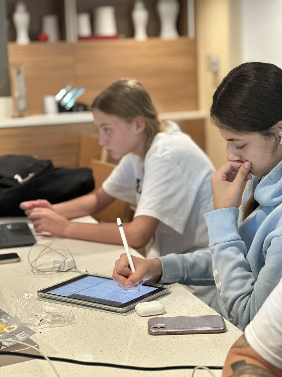 PHSMatadorVB's tweet photo. Nothing is more powerful for your future than being a gatherer of good ideas and information. That's called doing your homework.
Study hall on a Friday night in Austin because school comes first for these athletes.
@JSalgado_PHS @leighadrian @phsmats https://t.co/bro7DplOSy