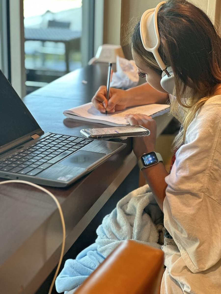 PHSMatadorVB's tweet photo. Nothing is more powerful for your future than being a gatherer of good ideas and information. That's called doing your homework.
Study hall on a Friday night in Austin because school comes first for these athletes.
@JSalgado_PHS @leighadrian @phsmats https://t.co/bro7DplOSy