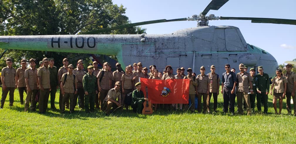 MinfarC's tweet photo. Jóvenes de FAR #Cuba realizan taller conmemorativo por el 97 cumpleaños de #FidelPorSiempre. https://t.co/gWklmuZdID