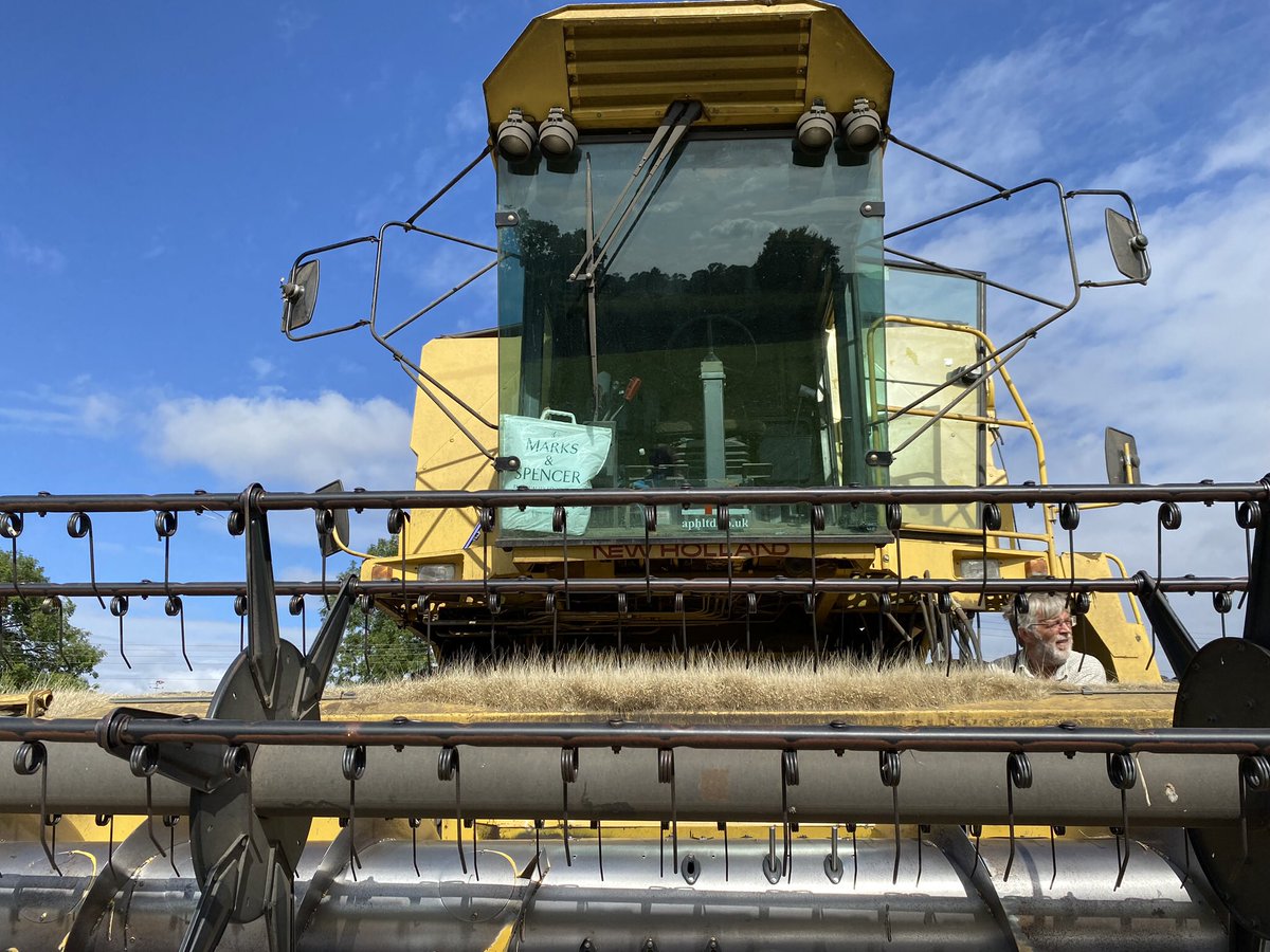 bourn_rachel's tweet photo. @marksandspencer - keeping the farmer’s food cool. https://t.co/pdaPGa4Nny