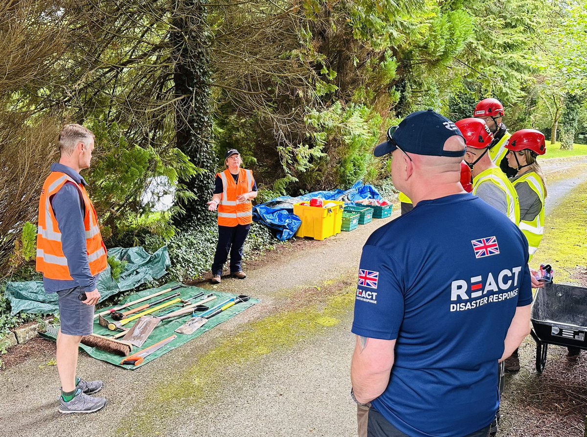 Westcountry_Boy's tweet photo. One of our @REACTResponse Training Response Teams being introduced to Building Clearance post Flooding/Storm damage π during this weekends UK Operations Course.
#volunteer #disasterresponder #humanitarian https://t.co/zdg9YeScXm