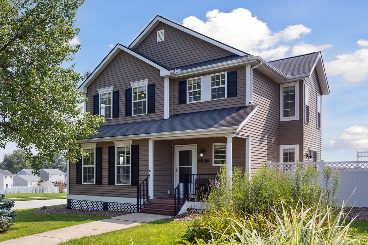 timburkey's tweet image. JUST LISTED | 6806 Stewart Drive, South Bend
Offered at $324,900 | 3 Beds | 2½ Baths | 2,443 ft²

Move right in to this recently updated home in South Bend’s popular Lafayette Falls. Recent updates include vinyl plank flooring, new carpet, fresh paint, light fixtures, and more.…