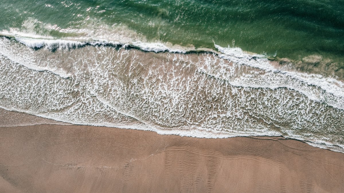 justindepascale's tweet photo. Waves from up high. 

Which do you prefer, color or monochrome? 

#beach #beachlife #ocean #vacation #explorenature  #photography  #beaches https://t.co/dXf0RMc3S7