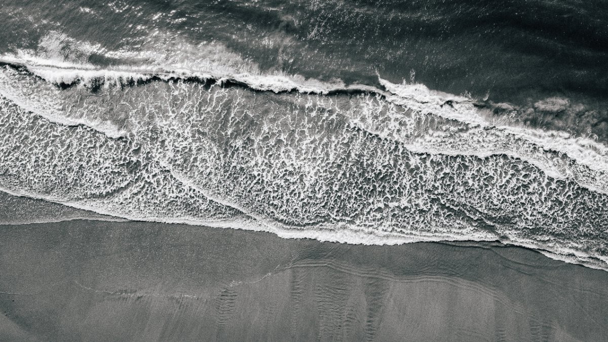 justindepascale's tweet photo. Waves from up high. 

Which do you prefer, color or monochrome? 

#beach #beachlife #ocean #vacation #explorenature  #photography  #beaches https://t.co/dXf0RMc3S7