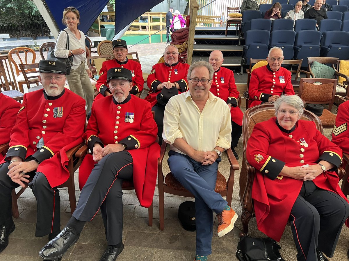 Some very special guests with us for the Relaxed Matinee of Ruddigore @operahollandpk this afternoon. @RHChelsea