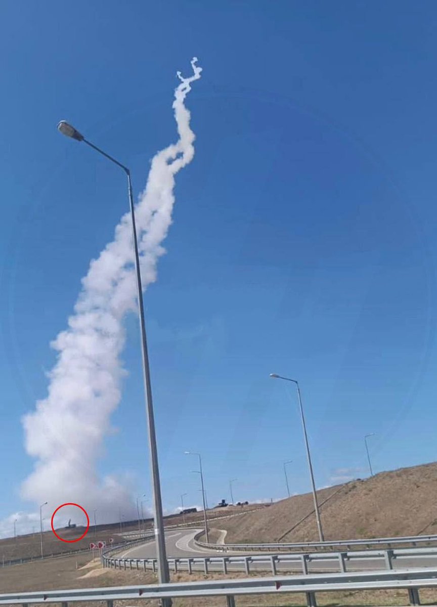 nexta_tv's tweet photo. 🫡 In #Crimea, meanwhile, the location of the air defense system was accidentally shown. https://t.co/nV4JDttp9w