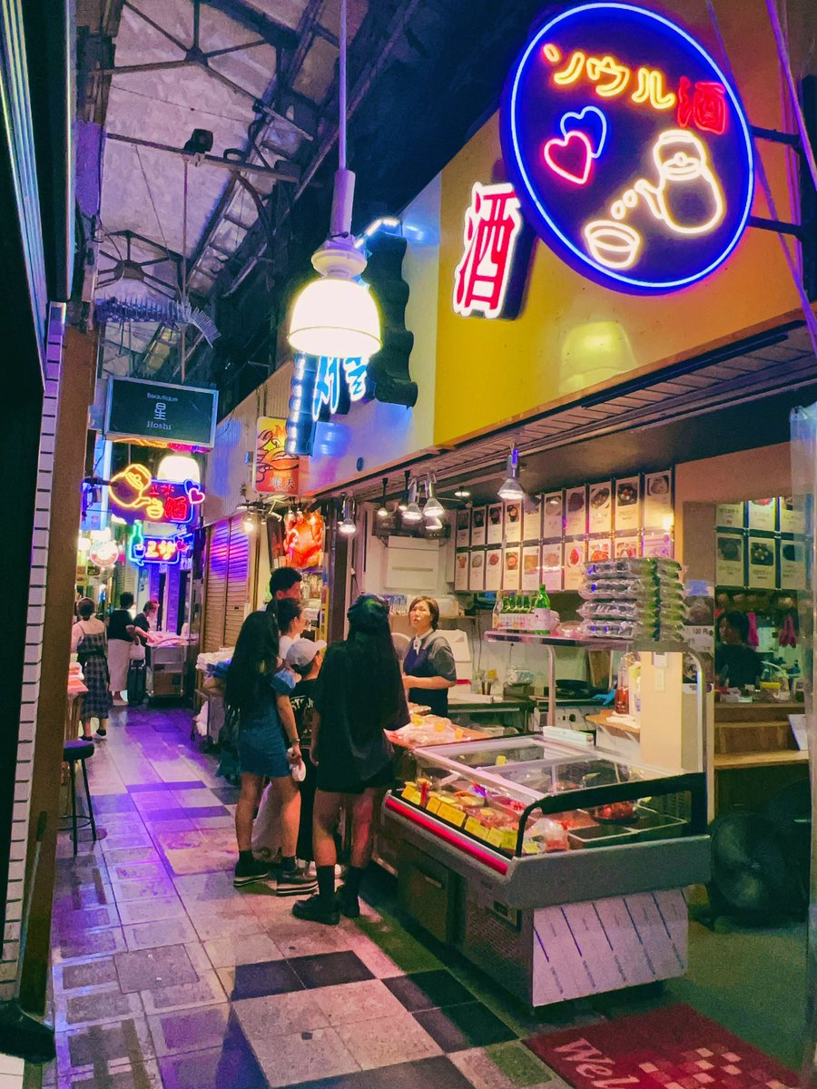 _pokosuke_'s tweet photo. 大阪鶴��のコリアンタウン
商店街はお休みだったけど、これはこれでめっちゃいい雰囲気✨

#大阪　#鶴橋　#コリアンタウン　#関西　#旅行 https://t.co/rwI4HjGD0n