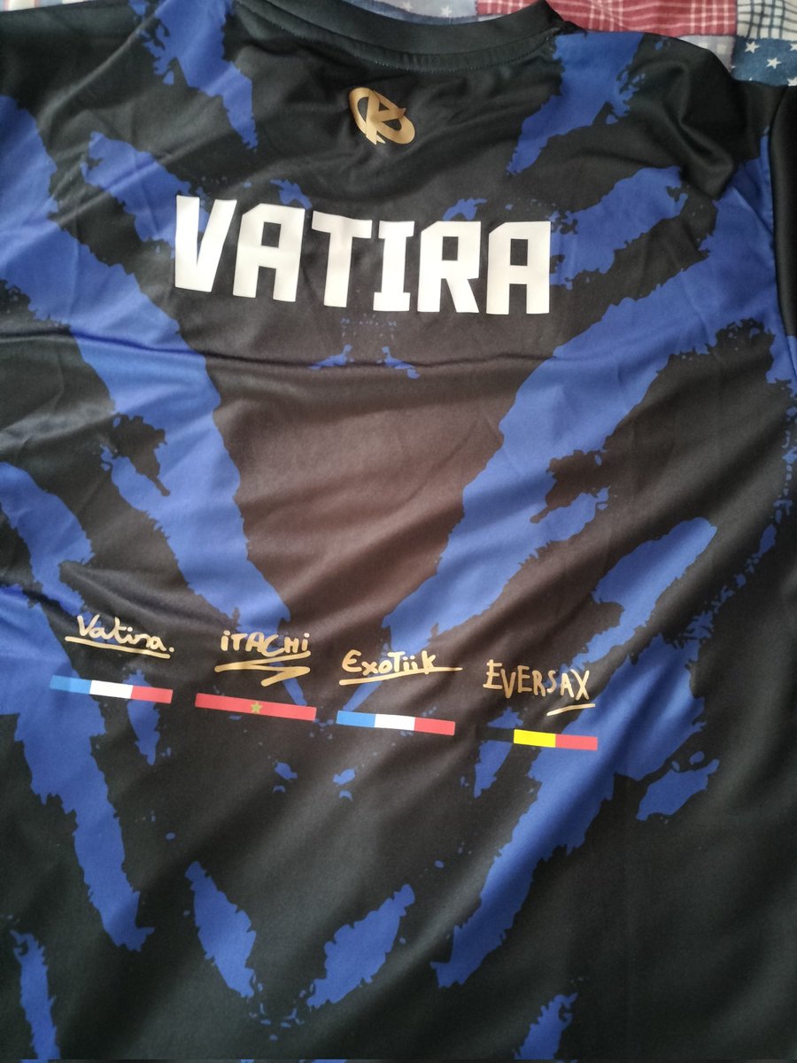 PithekoC's tweet photo. Le maillot est vraiment incroyable #KCORPWIN https://t.co/NhP0uoqoUJ