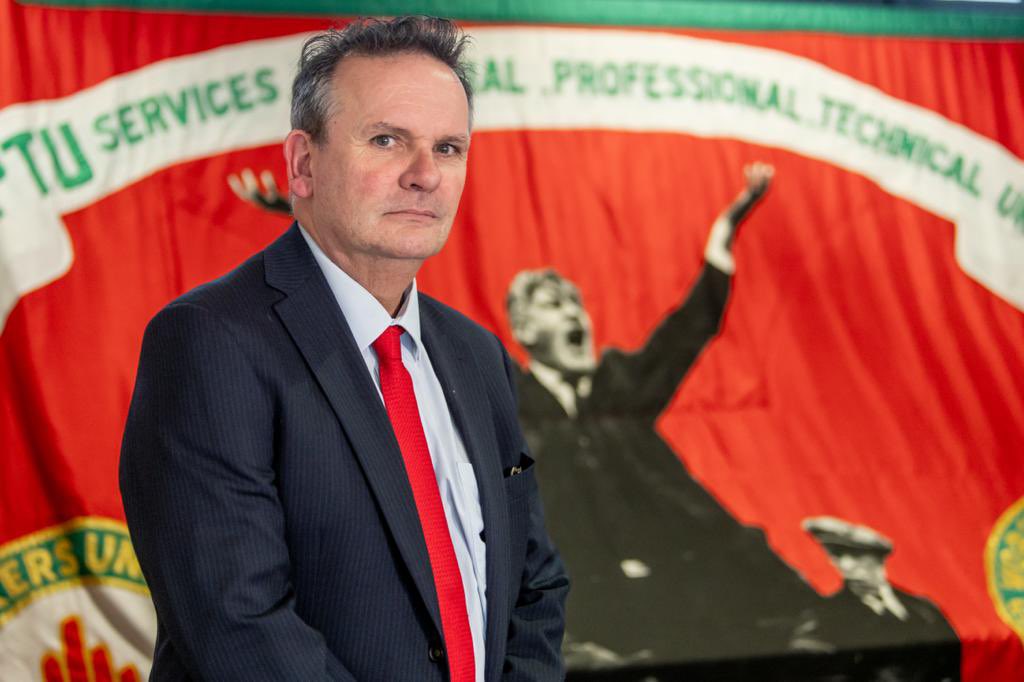 SIPTU's tweet photo. ๐๏ธ | SIPTU Deputy GS John King speaking to @emmetmalone in the @IrishTimesBiz this week on the upcoming public service #paytalks
Top priorities for our members:
โ
A general pay increase
โ
Changes to work recognised
โ
Growing the public service
https://t.co/mtQujpHgTI https://t.co/qMQv6Dzfwu