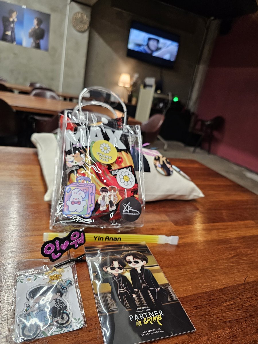 vnyang78's tweet photo. @hoshinokage13 
너무 고마우신 분 랑랑님께서 마련해 주신.
너무나 소중한 인워콘 디비디영상을.
좋은 공간에서.
멋지게 감상하였습니다.
또한 무요들과 한 자리라 더욱 즐거웠습니다. 준비해 주신 마음들이 너무 크고 많아서 저 또한 이 은혜로움 잊지 않고 다음에 다시 볼 기회가 있었음 좋겠습니다 https://t.co/3HZnj92ySt