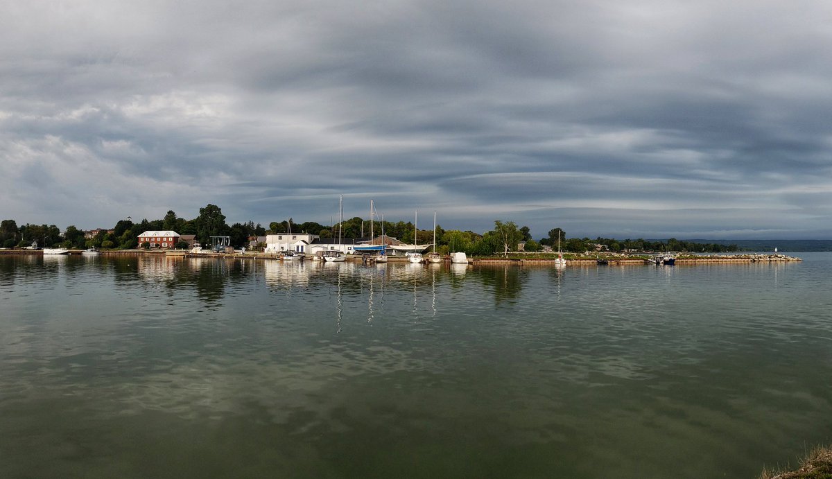 Meaford, Ontario just now, front coming in from the west. #ontario #ONStorm #Weather