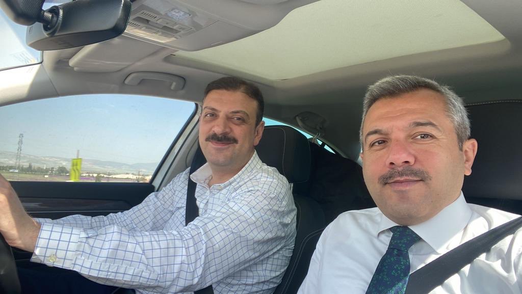 Herşeyden önce emin bir yol arkadaşı,
İstikamet sahibi,
Hizmet ehli, 
Dürüst ve nezaketli, 
Devlet adamı 
Kardeşim #ihsanSelimBaydaş yeşil Rize’mizin Valisi oldu. Allah muvaffak eylesin yolu açık olsun…