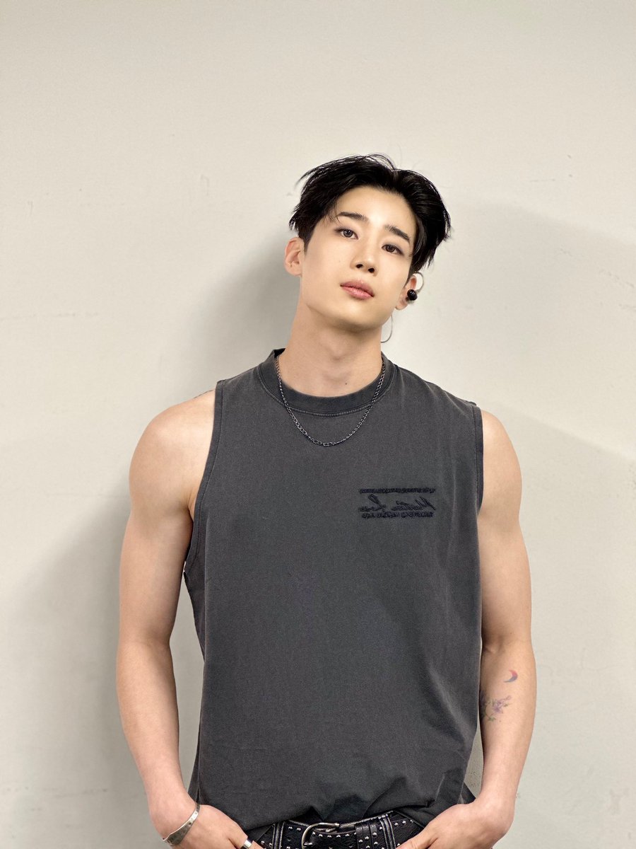 깐머…라일락타투..씅난 팔..이쁜승우얼굴..하진짜 이사진에 안이쁜게없음..🤦‍♀️ 나 깐머파인가..저번부터 깐머만 보면 미치겠네