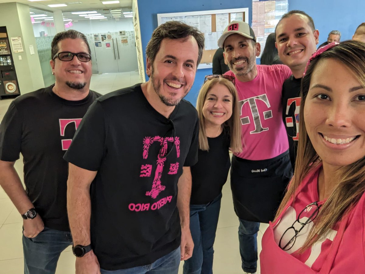Closing the summer w/ our awesome 🇵🇷 Care team &amp;  food truck activity 🍔🍟. Thanks for ❤️ our customers!!!  <a href="/lcamachopr/">Luis Camacho</a> <a href="/TMobilePR/">T-Mobile Puerto Rico</a> <a href="/JEMartel/">Jorge Martel</a>