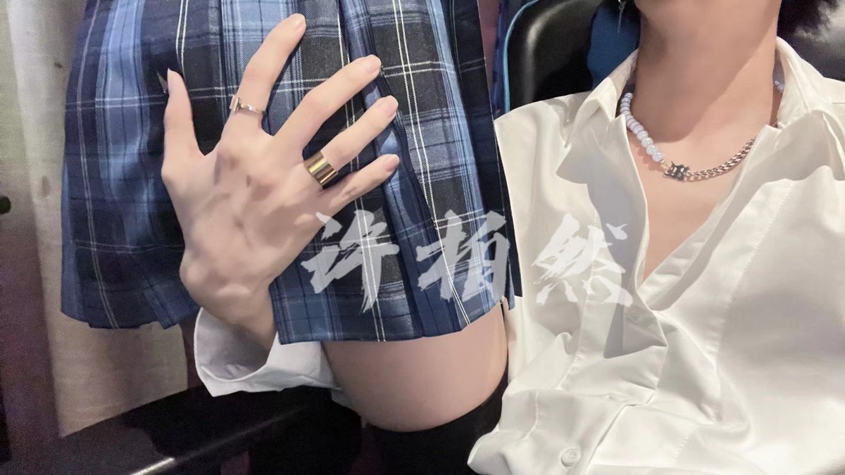 xbirn7's tweet photo. 用力掐着你的脖子   看着你逐渐兴奋的眼神   被压制又好似窒息的感觉 .
@saobaibai 
@tbzt3623 
@wsdsbs https://t.co/bFWhEbbAln
