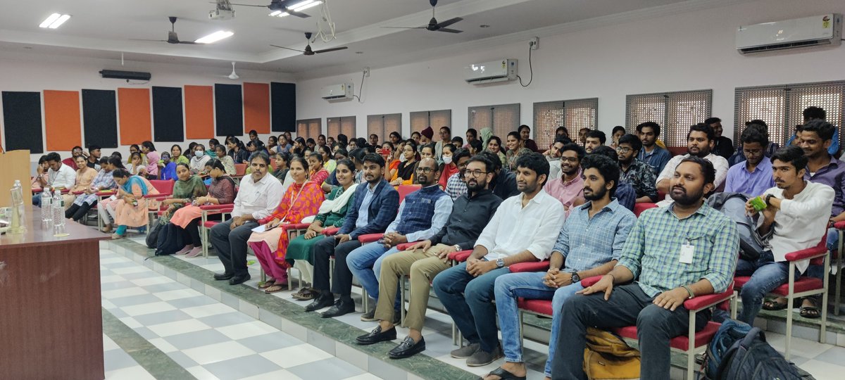 wissiontalks's tweet photo. WissionTalks At Vr Siddartha College - Vijayawada https://t.co/ZCOSY1afmr