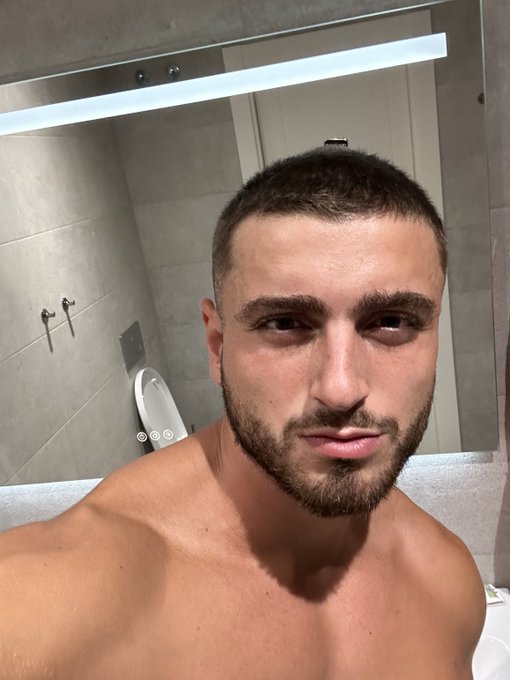 Retweet if I can fuck you https://t.co/0Iw7sZLEBx