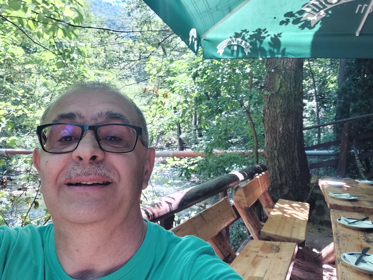 stevan1967's tweet photo. Lipsao sam ti moja Slavice ,kad ti LALA kaže....mnogo bre visoka ova planina #Ozren ......🙃😉🤩 https://t.co/R8j1LH4Hkh