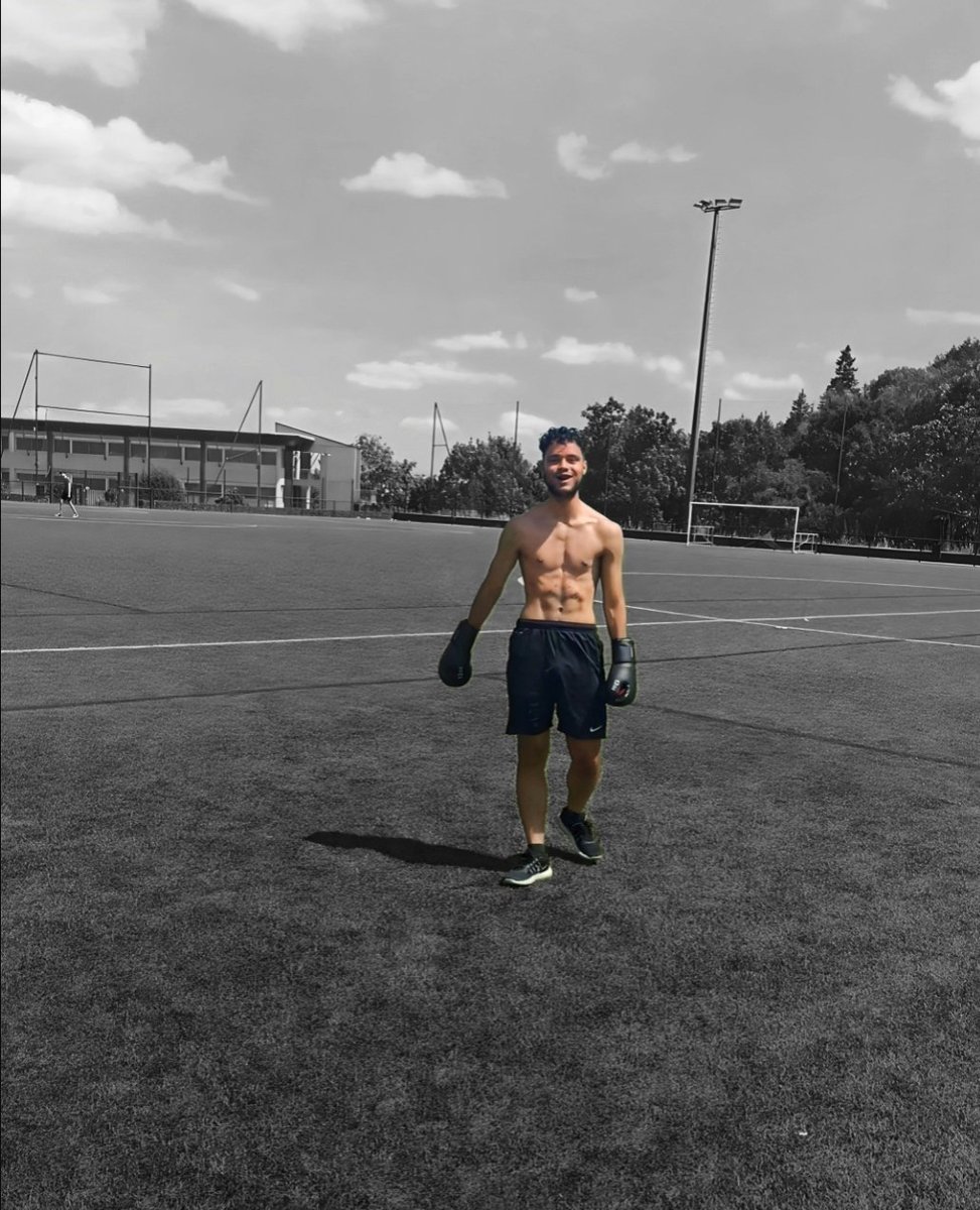 NoahBEEEH's tweet photo. Qui monte dans le train pour mon combat à la @GBC_83 la semaine du 21 août ? 🥊😆
Qui sera sur Twitch sur la chaîne de @bluelacouleur pour m'encourager ? 👀
#GBC2 💥 https://t.co/keNQAfHP4Q