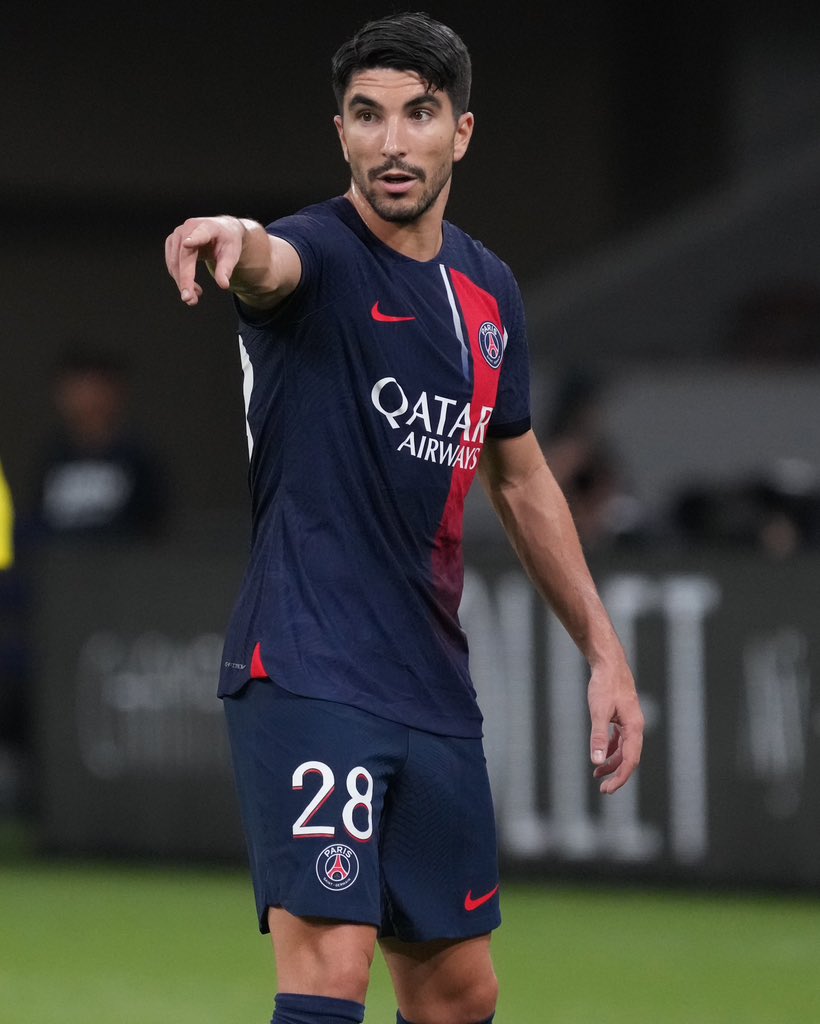 Comienza una nueva temporada! Vamos a darlo todo en el campo para que sea un gran año! Nos vemos en el Parc des Princes esta noche! 🔴🔵 #PSG #ICICESTPARIS