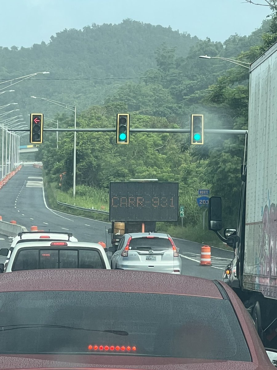 Eltaponnuestro1's tweet photo. @Eltaponnuestro1  es traido a ustedes en la 203 o Expreso Chayanne por construcción 🚧.  Y la carretera de Navarro está poseída.  Busquen vias alternas 🚨🚧🤦‍♀️ https://t.co/WsJILv1QKJ