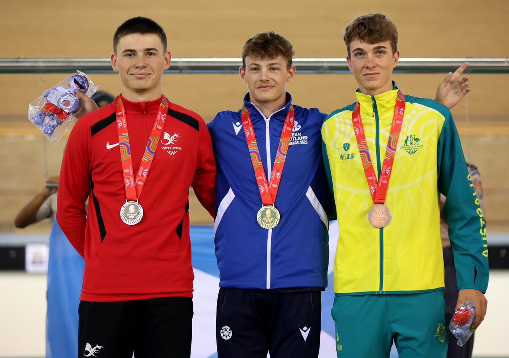 CalumCycles's tweet photo. Youth Commies 🤩
Had an amazing time out in Trinidad medalling in all my events:
🥇IP &amp; Points 
🥈Kilo
🥉Scratch

Big thanks to @Team_Scotland and @ScottishCycling for the whole trip! https://t.co/ggliBHJtH4