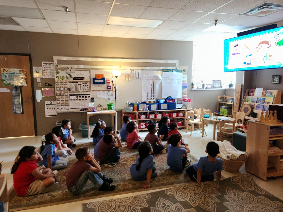 MariaJo13277695's tweet photo. Group work is an awesome opportunity to learn @gisdmagnets @Herfurth_Bronco https://t.co/KdvCjUCece