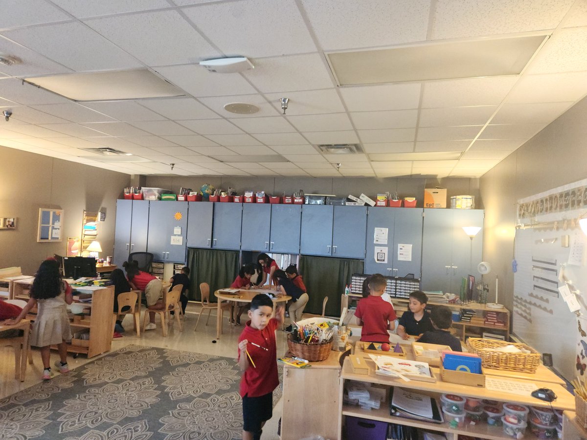 MariaJo13277695's tweet photo. Group work is an awesome opportunity to learn @gisdmagnets @Herfurth_Bronco https://t.co/KdvCjUCece