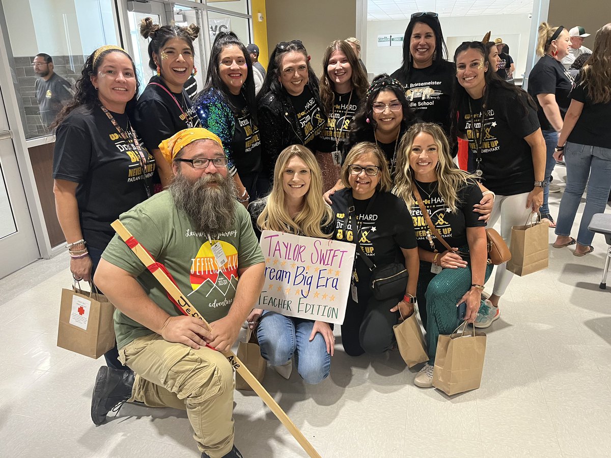 PatlanES's tweet photo. ✨In Our Dream Big Era✨#convocation @SeguinISD @AnnalizaRangel @tanyawebb75 @MrsRodriguez1st @GomezPatlan2020 @MrsRanft04 @HartmannCandyce @kainasisd @lindajguz @MsAlvear @miss_perez1106 @DawnLawhorn @TheRealMrHrndz @CelesteDLC96 https://t.co/mclH359or7