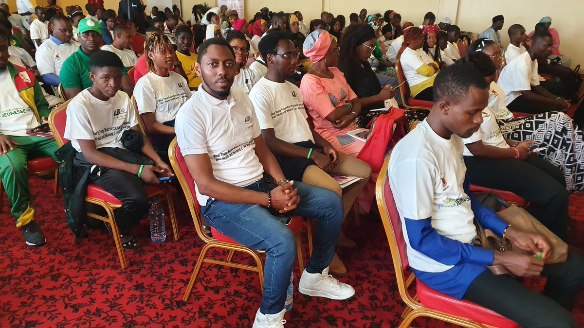 AcapCyn's tweet photo. #CFA (Cameroon Forum on Adolescents) culminates today with #InternationalYouthDay. Stakeholders  visited our stand including @MFoutsou, Minster of Youth, were engaged by our presentation of the #1point8 survey on What Young People Want for their well-being in Cameroon. https://t.co/sgo0oz3NEd