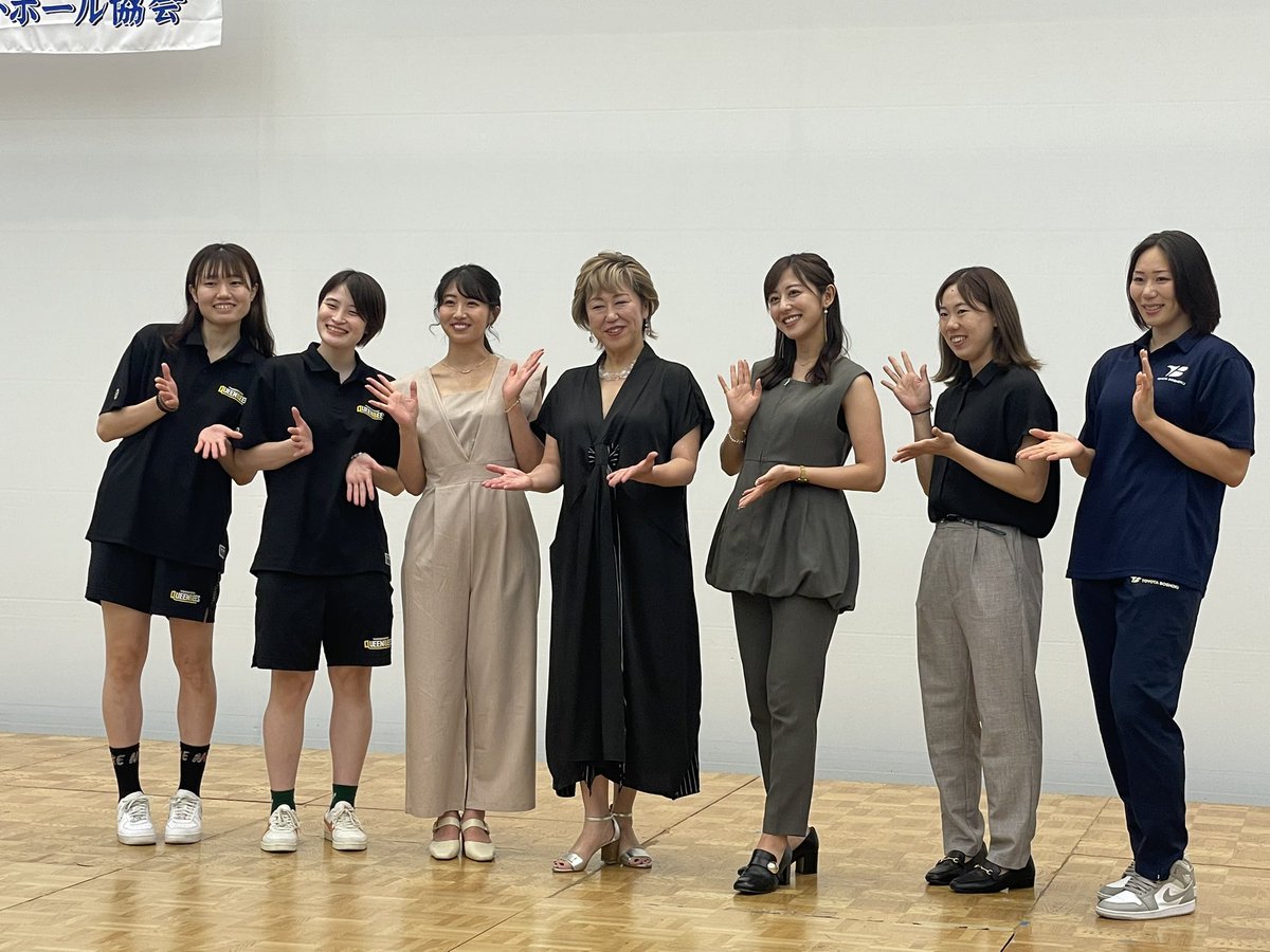 SBA_division's tweet photo. ★【きしき会長発『埼玉バスケ応援隊』】★
#埼玉県　#協会  #吉敷賢一郎
#バスケ　#国体　#BB
明日開催『埼玉BBドリームカップ』に先立ち、国体選手、スタッフ、協賛・協力団体様、アンバサダーの沢田知可子様、関根ささら様等をお招きし、斎藤ちはる様の司会で、前夜祭が行われました。 https://t.co/CYZpBaKznW