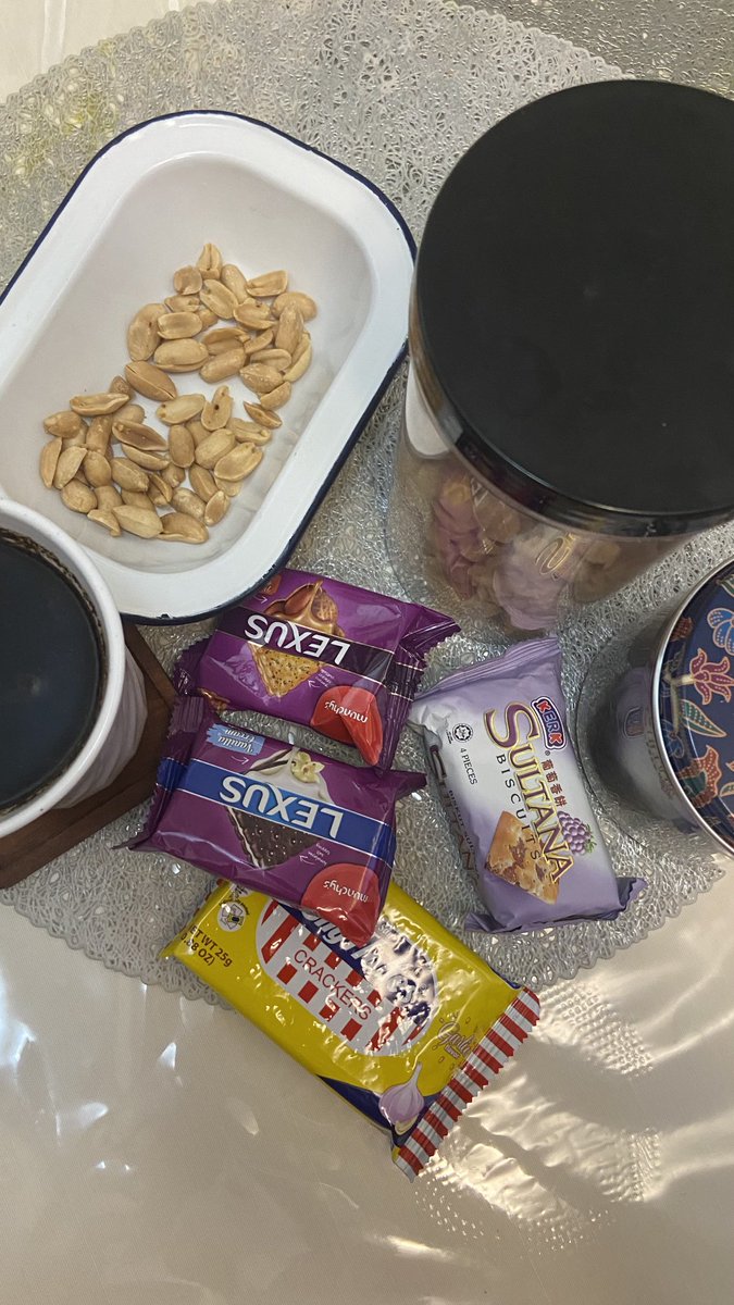 eratt's tweet photo. Makan2 sambil tunggu results… #latenightsnacking https://t.co/RWIWGI4JOD
