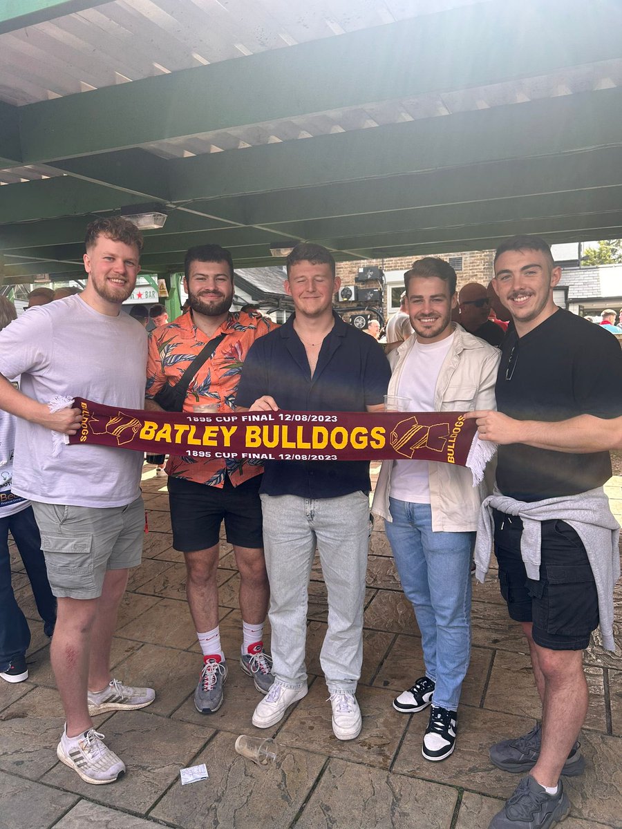 Some of the lads watching alumni Josh Hodson bring it home for the Bulldogs 🐶