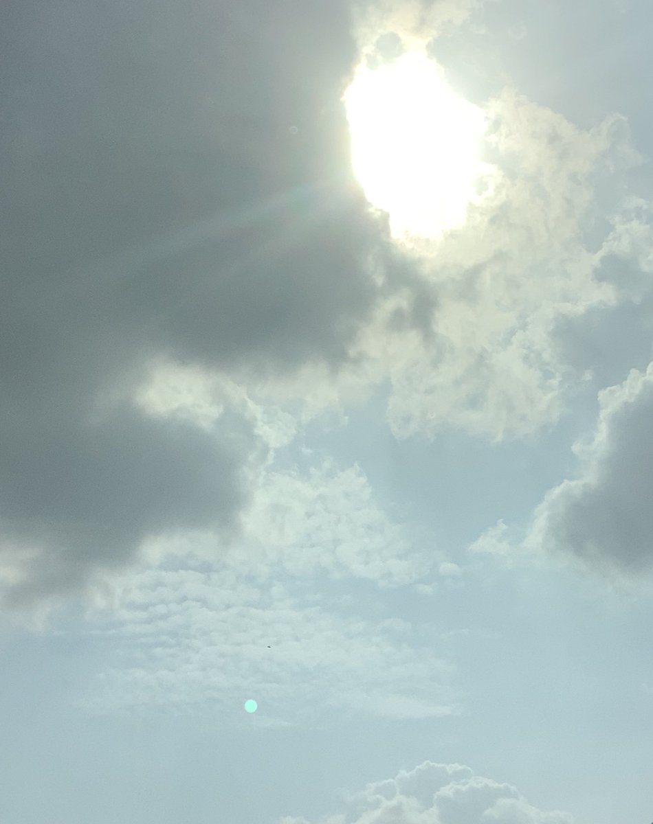 st7rfir3's tweet photo. taking pictures of the sun>>> https://t.co/tFIN6anKGt