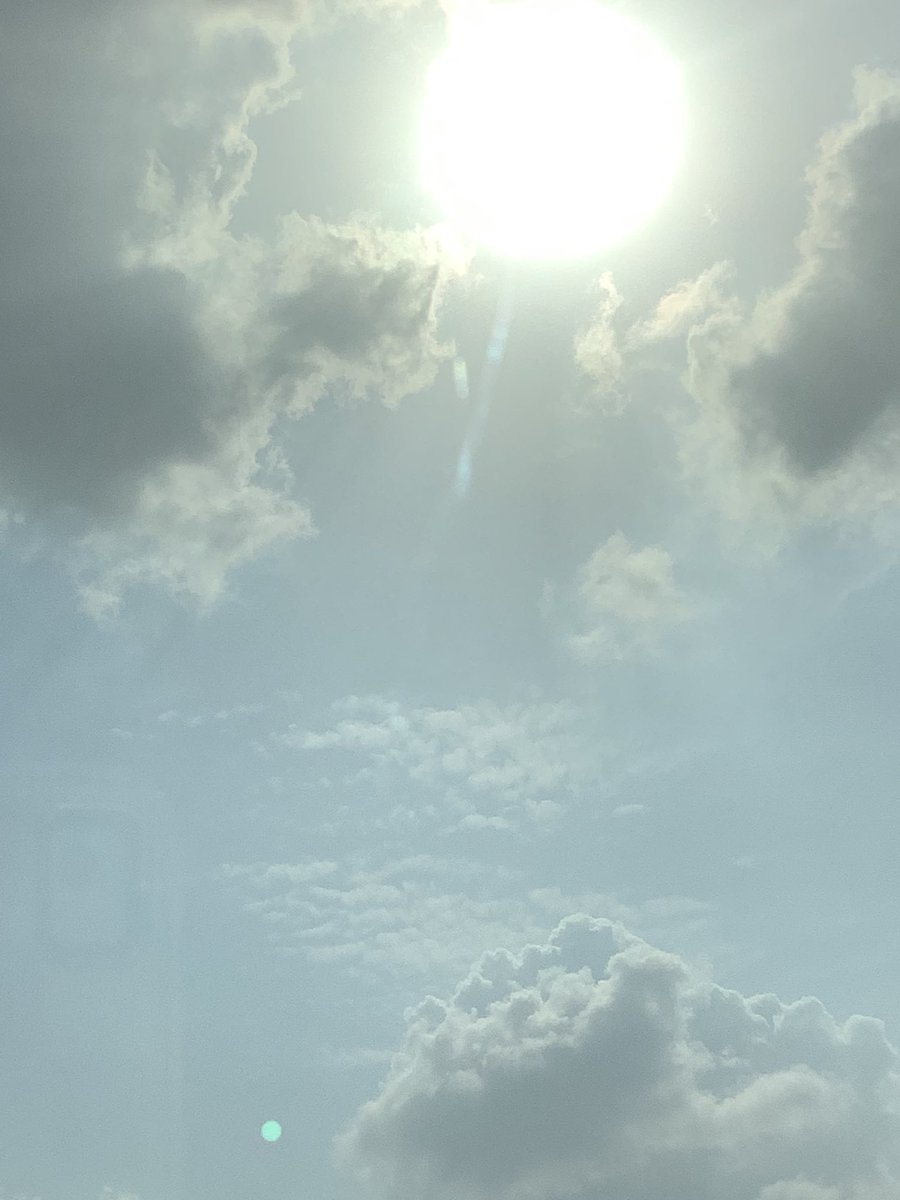 st7rfir3's tweet photo. taking pictures of the sun>>> https://t.co/tFIN6anKGt