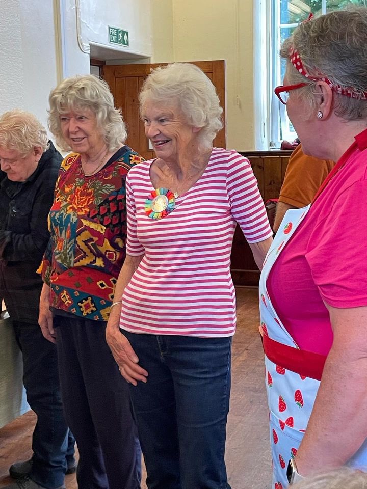 karamelykaren67's tweet photo. A birthday celebrated by all of us this morning. Cake, candles and a rousing chorus of happy birthday from all there. #communitiestogether #Heather #lovingcommunity #birthdaysurprises @TruroTeam @churchwarden67 https://t.co/fsXlML8Gpt