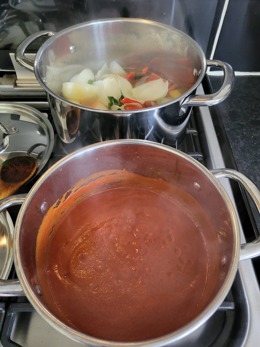 Titian73's tweet photo. I'm returning to one of my lockdown discoveries - #alskitchen base gravy for curry π https://t.co/KEvBgLcT7x